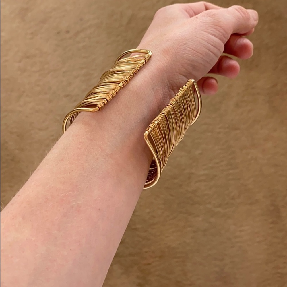 Gold bangle - Picture 2 of 4